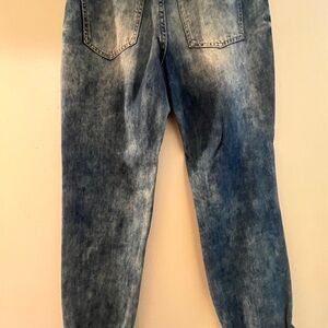 Forever 21 ripped jeans y2k boyfriend style